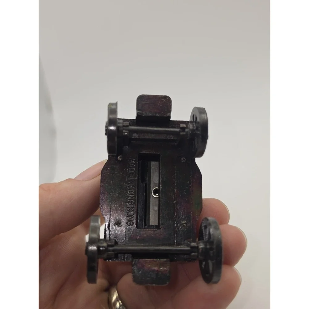 Vintage Die-Cast Pencil Sharpener Old Style‎ Water Pump Cart B8
